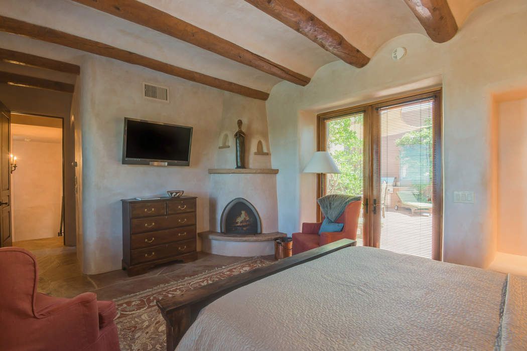1062 Sierra Del Norte, Santa Fe, NM 87501 Sotheby's International