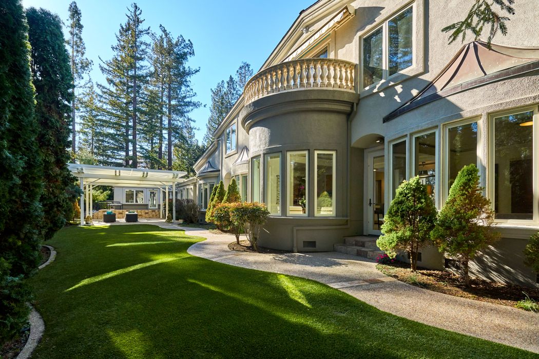 24388 Amigos Ct, Los Altos Hills, CA 94024 Sotheby's International Realty, Inc.