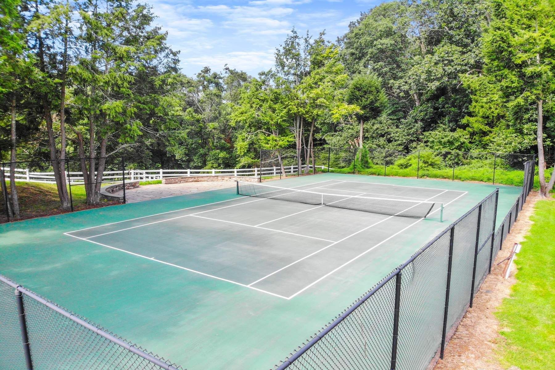 23 Carrington Drive, Greenwich, CT 06831