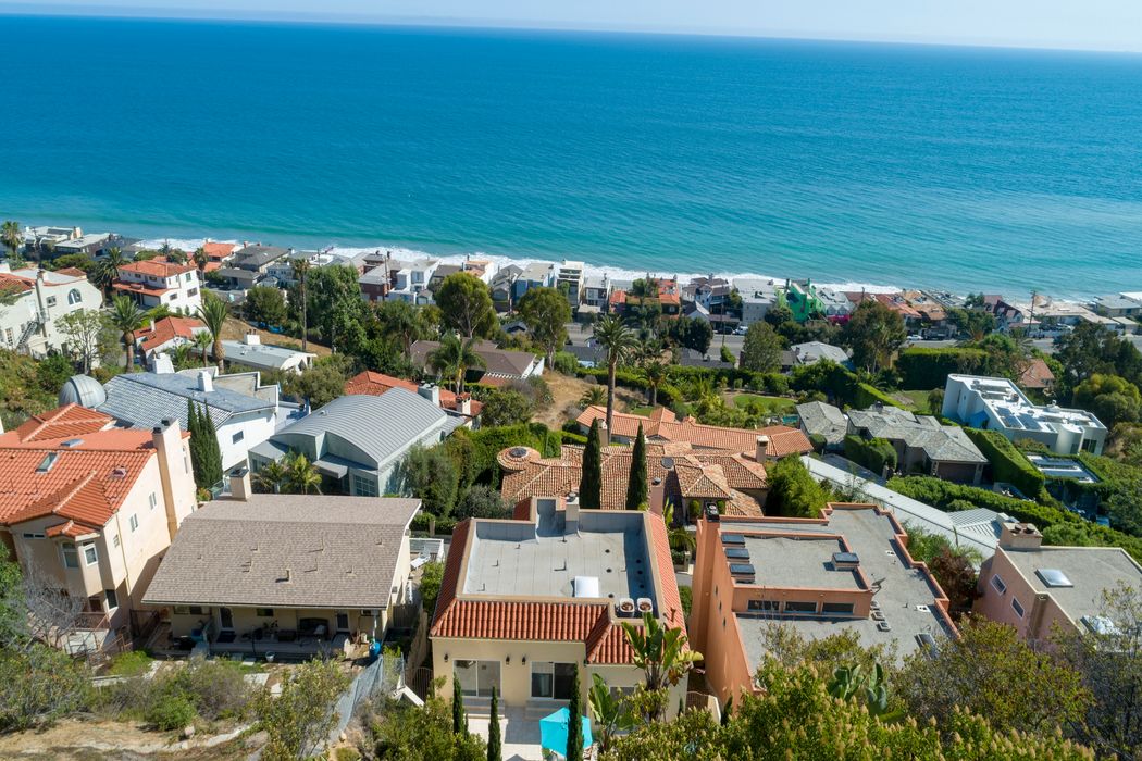 21577 Rambla Vista, Malibu, CA 90265 | Sotheby's International Realty, Inc.