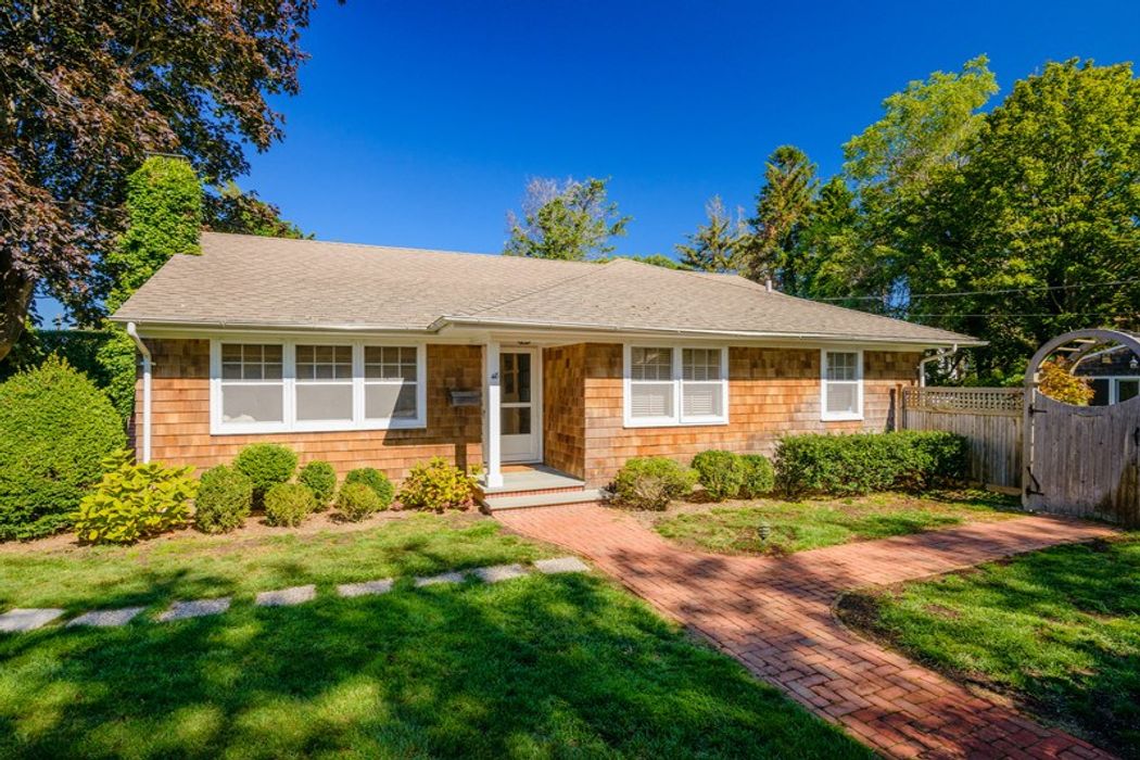 Sweet Village Cottage With Pool Southampton Ny 11968 Sotheby S
