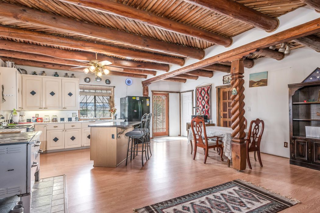 33 Private Drive 1613a, Medanales, NM 87548 Sotheby's International