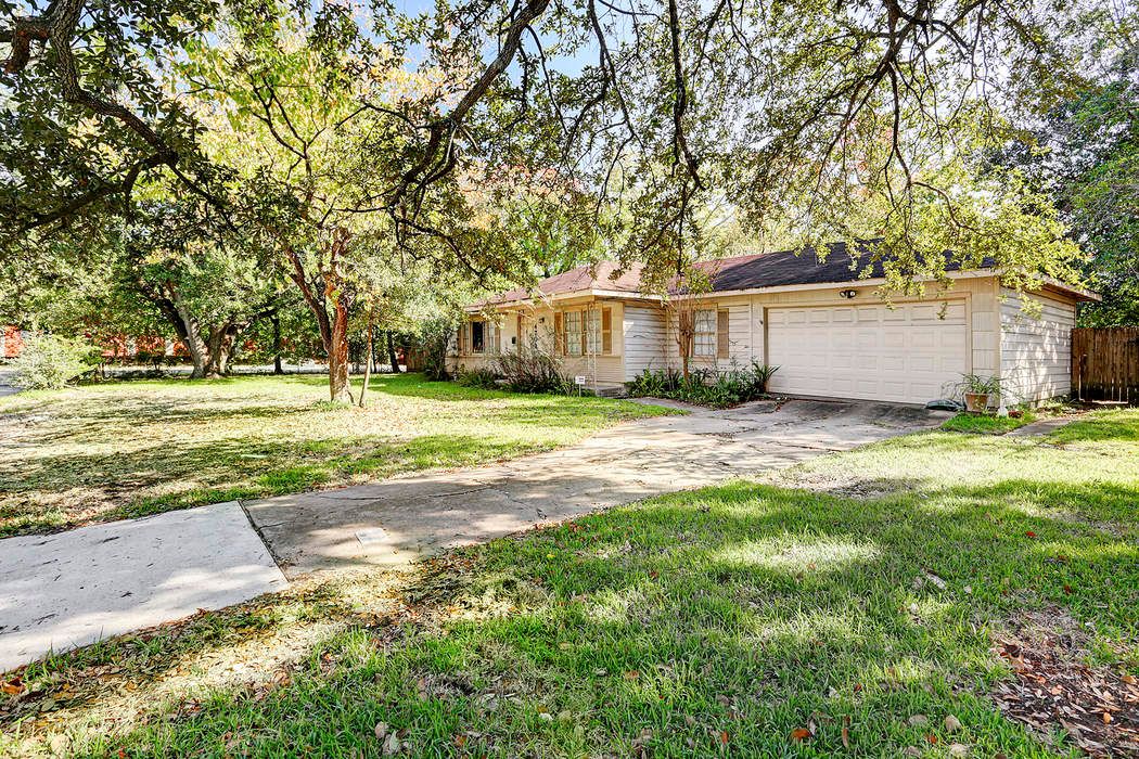 4701 Bellview Street, Bellaire, TX 77401 Martha Turner Sotheby's