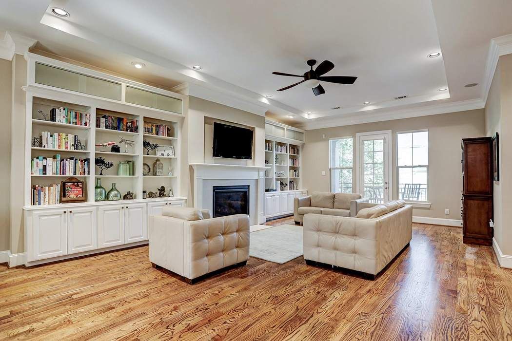 Recessed Lighting In Tray Ceiling - Tray Ceiling Lights Reflect The Surface For The Perfect Look Warisan Lighting / Under an ornate tray ceiling, this beautiful kitchen features wide oak floors framing a white peninsula finished with a slated shelf, white paneled dishwasher.