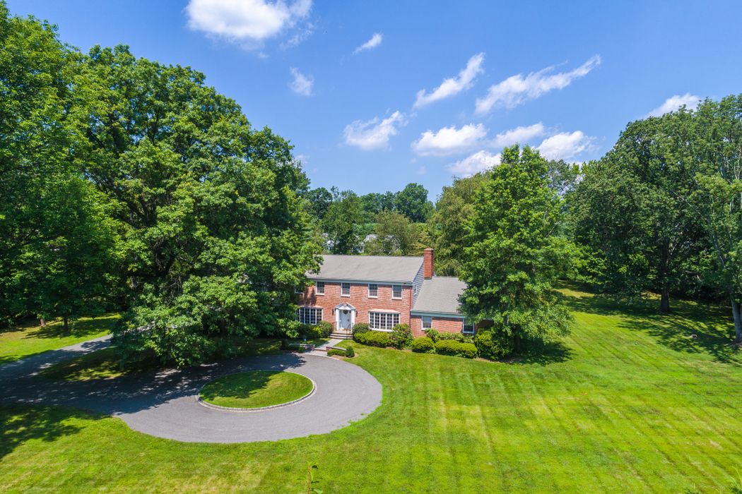 33 Meadowcroft Lane, Greenwich, CT 06830 Sotheby's International
