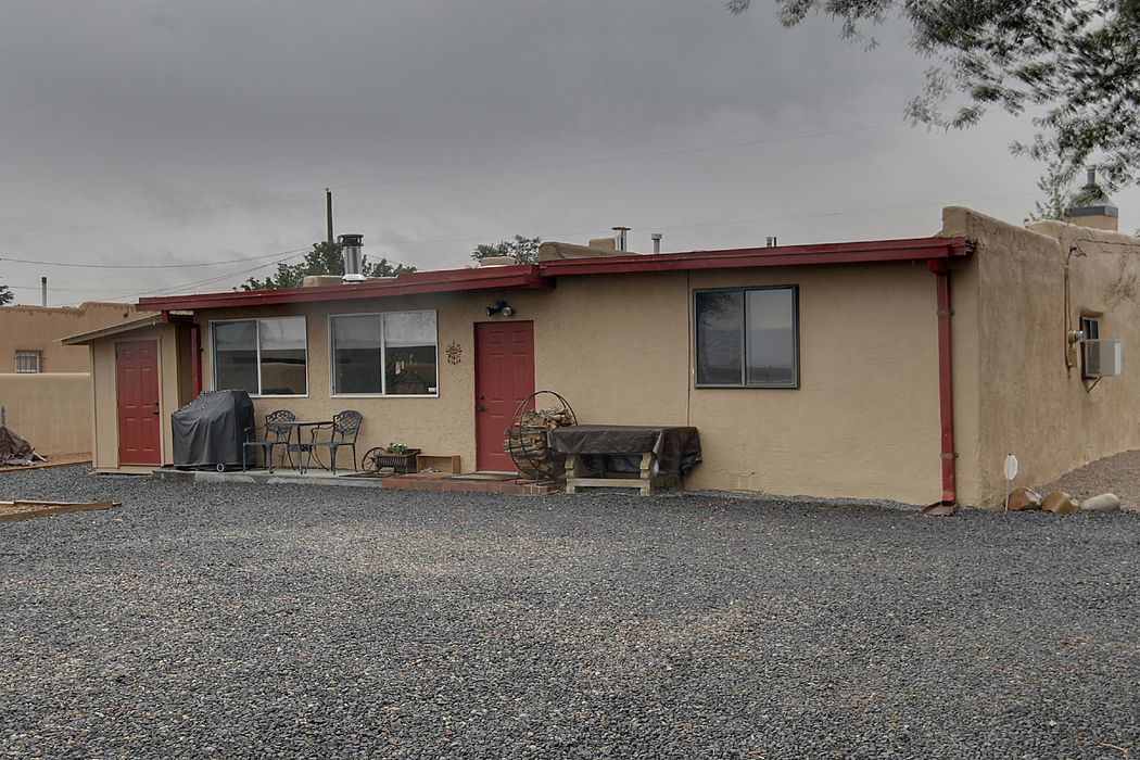 826 Baca St, Santa Fe, NM 87505 Sotheby's International Realty, Inc.