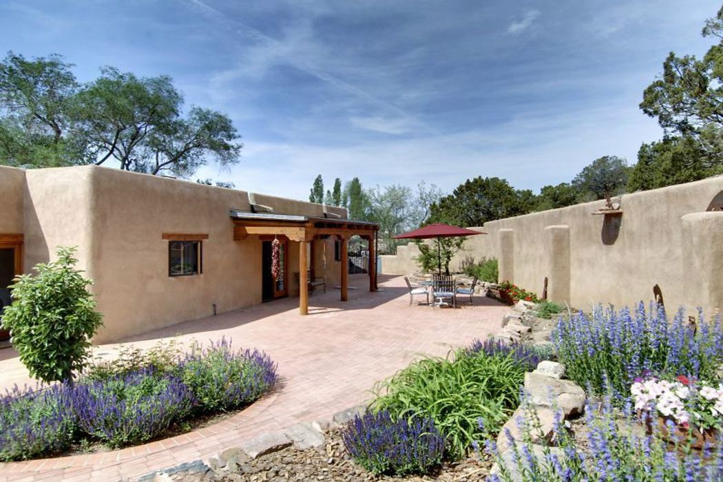 160 Valley Dr, Santa Fe, NM 87501 Sotheby's International Realty, Inc.