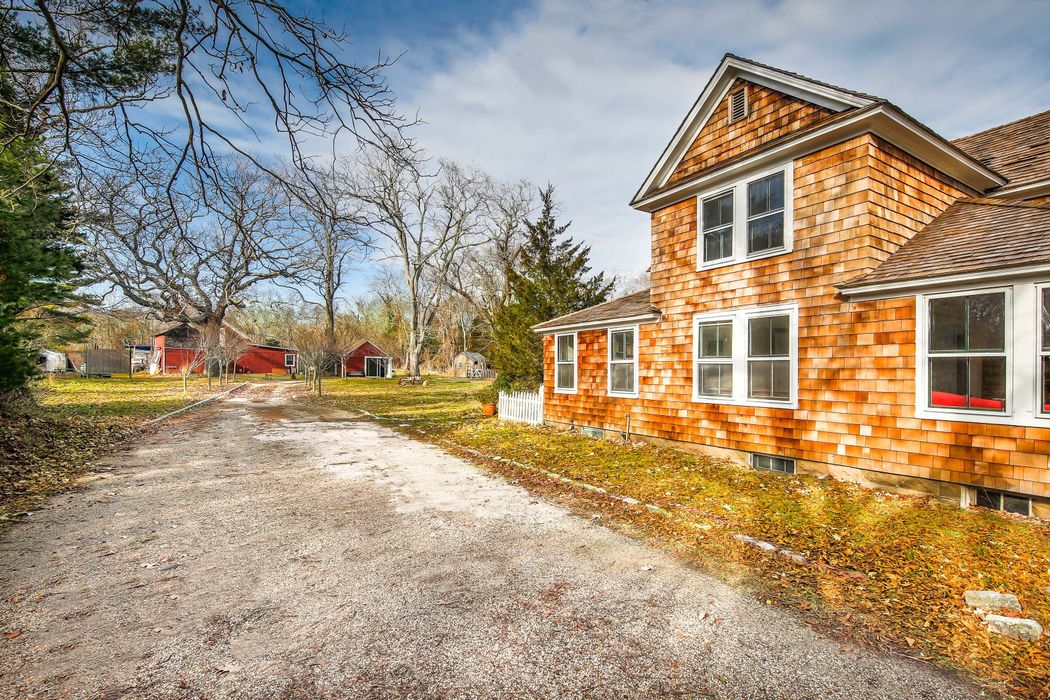 599 Springs Fireplace Road East Hampton Ny 11937 Sotheby S