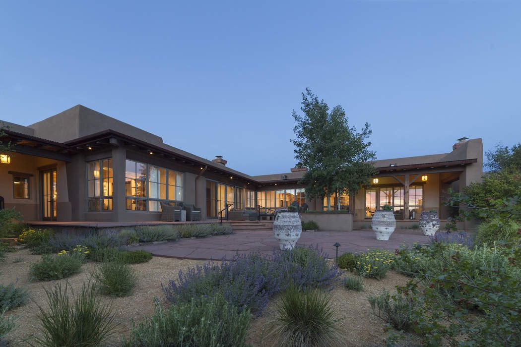 150 Paseo Aragon, Santa Fe, NM 87506 Sotheby's International Realty, Inc.