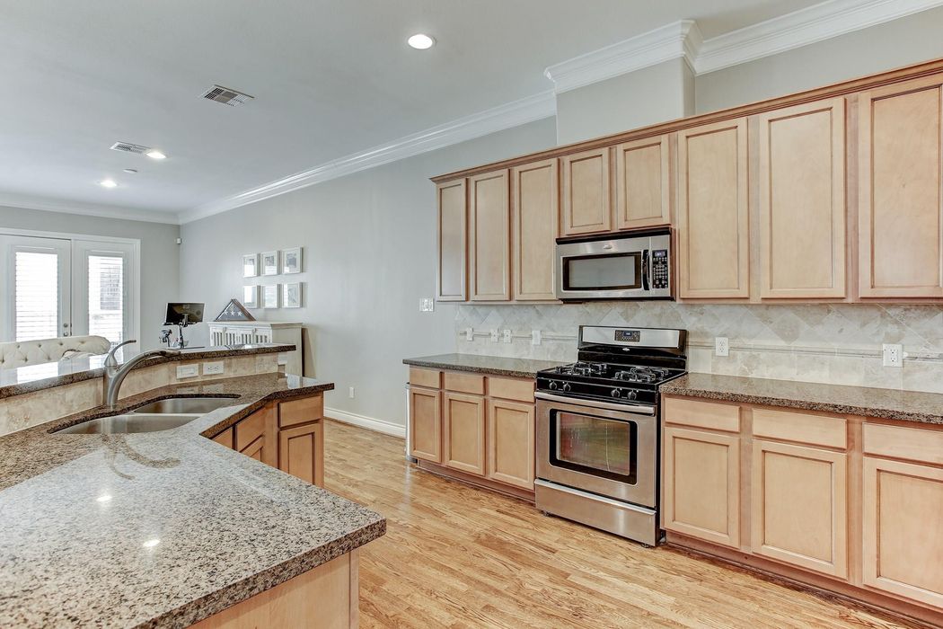 5816 Kansas Street Unit B Houston Tx 77007 Sotheby S