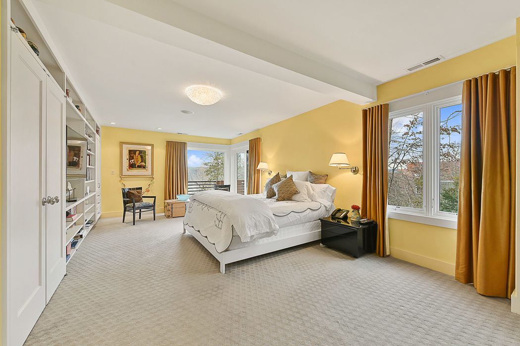 27 Sigma Place, Riverdale, NY 10471 Sotheby's International Realty, Inc.