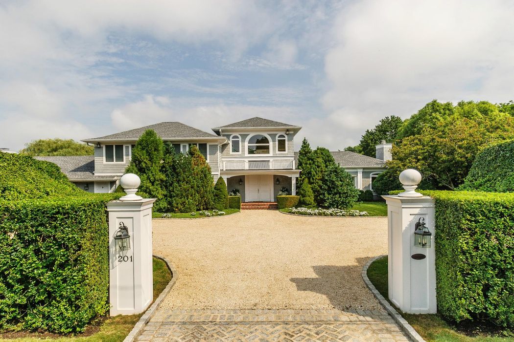 201 Wickapogue Road, Southampton, NY 11968 Sotheby's International