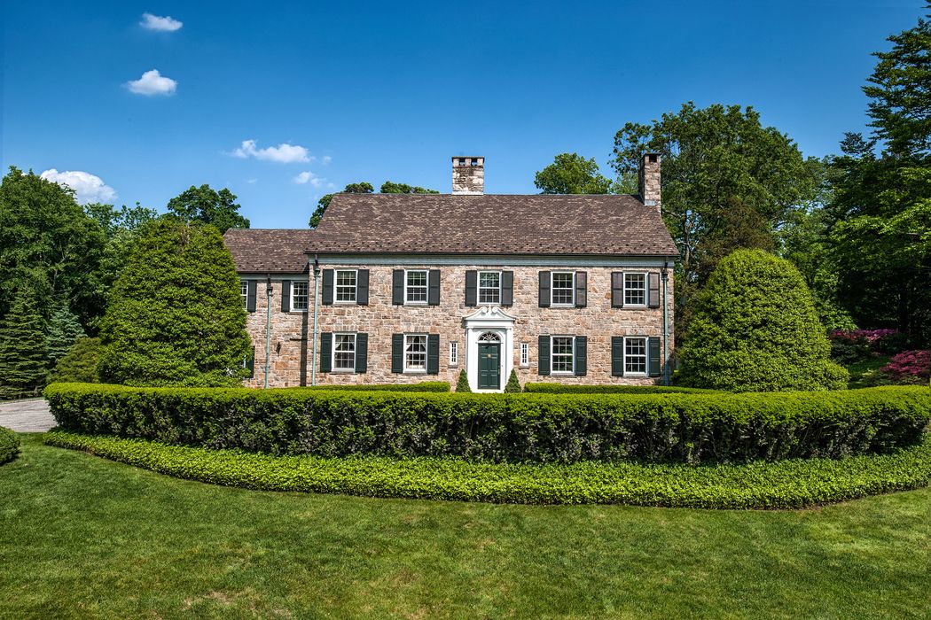 27 Khakum Wood Road, Greenwich, CT 06831 Sotheby's International
