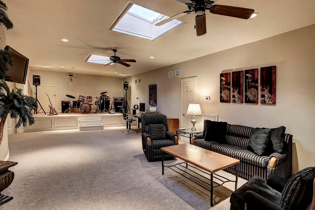 7 Paradise Point, Sugar Land, TX 77478 Martha Turner Sotheby's