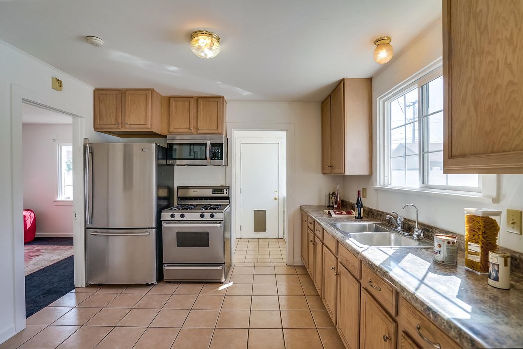 2134 El Sereno Avenue Altadena, CA 91001