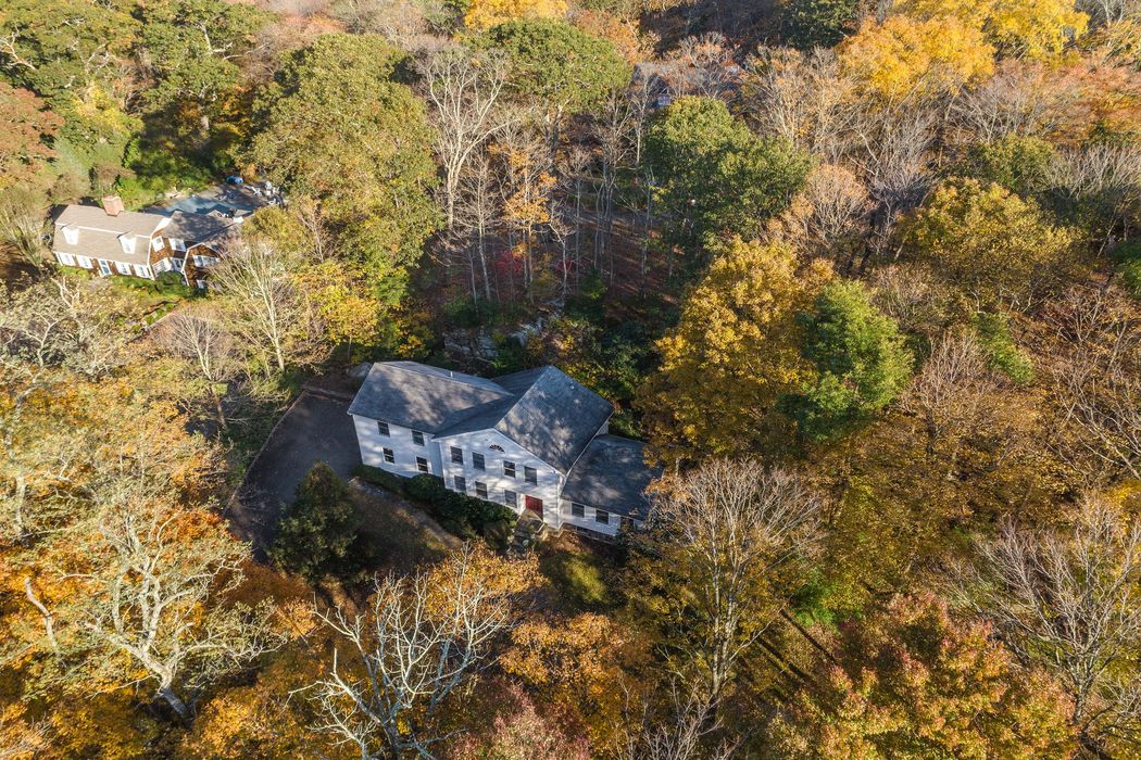 677 River Road, Cos Cob, CT 06807 Sotheby's International Realty, Inc.