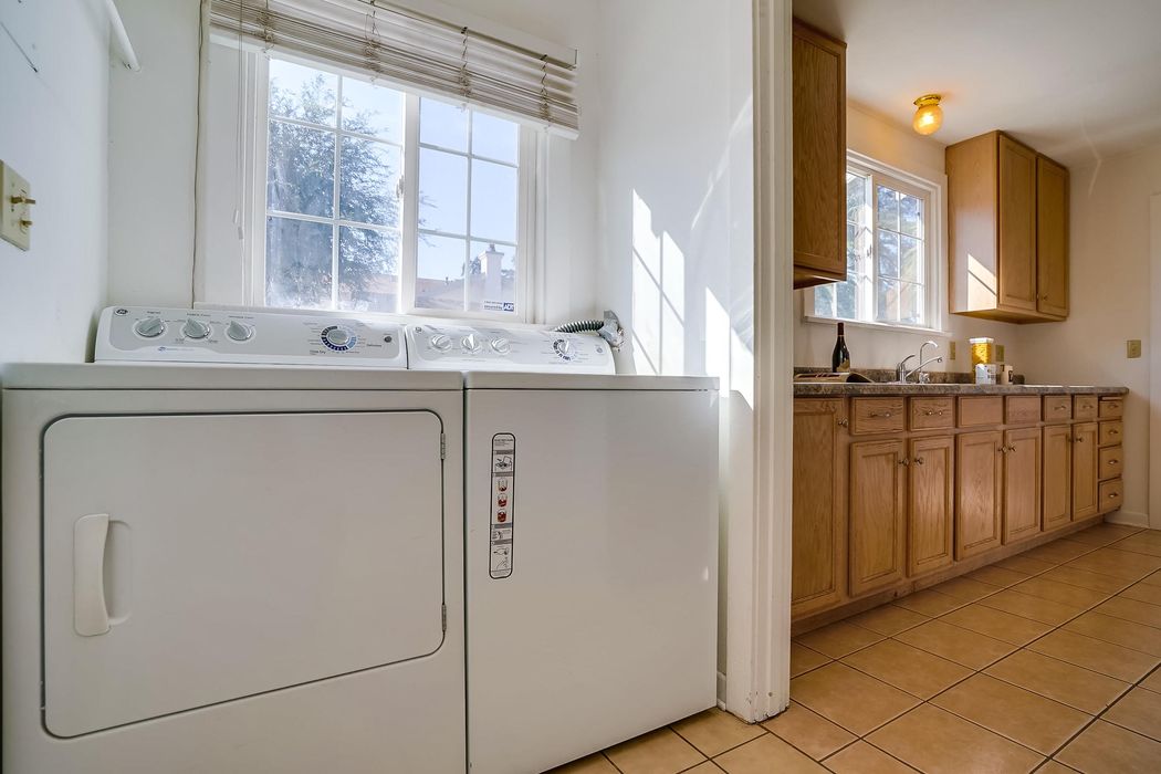 2134 El Sereno Avenue Altadena, CA 91001