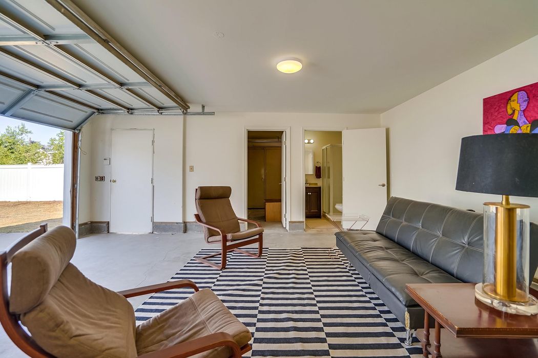 2134 El Sereno Avenue Altadena, CA 91001