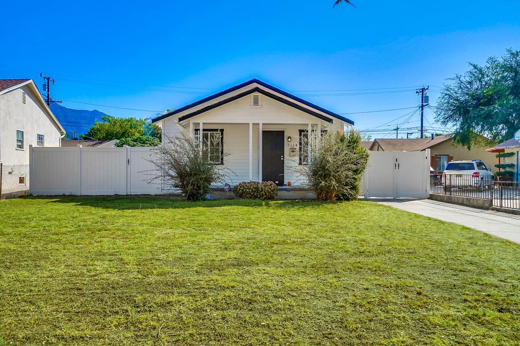 2134 El Sereno Avenue Altadena, CA 91001