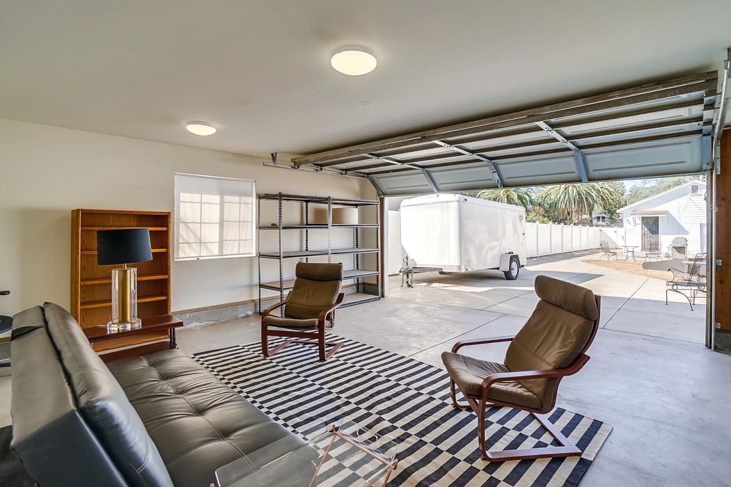 2134 El Sereno Avenue Altadena, CA 91001