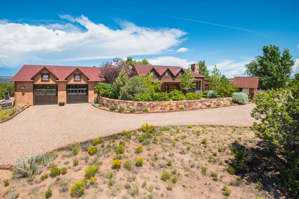 12 Via Estancia, Santa Fe, NM 87506 Sotheby's International Realty, Inc.