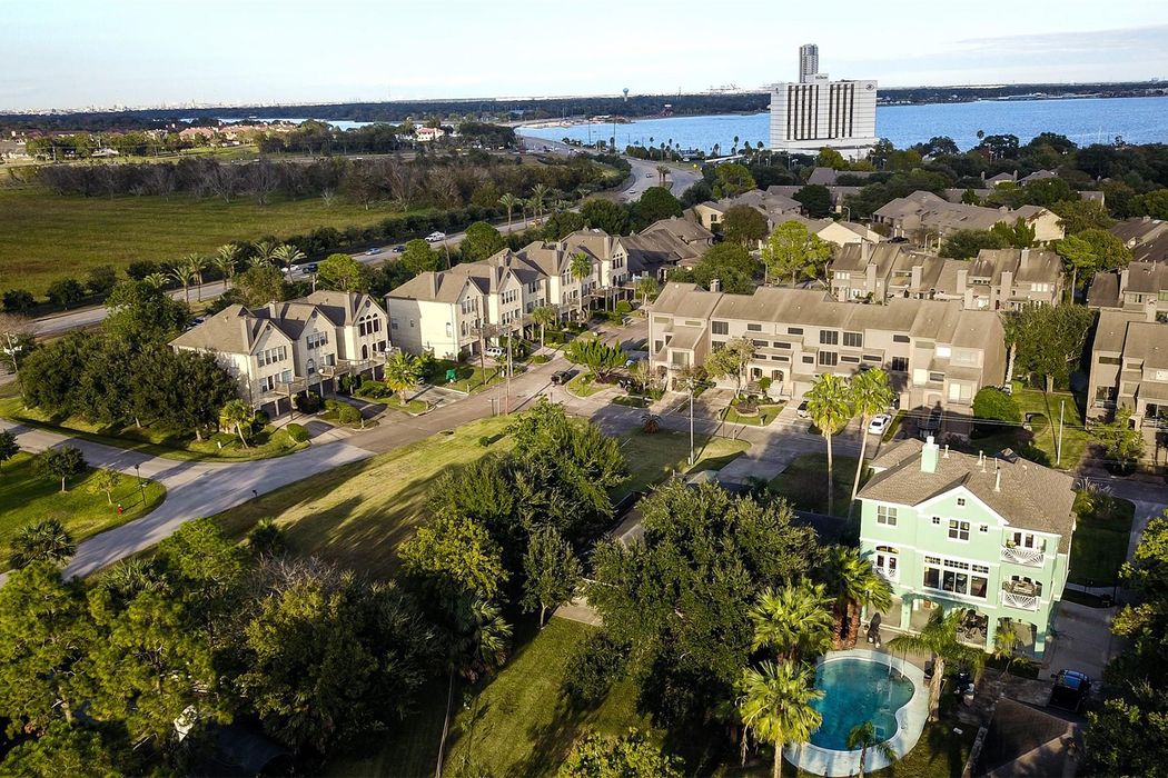 110 Sandy Cove, Nassau Bay, TX 77058 Martha Turner Sotheby's