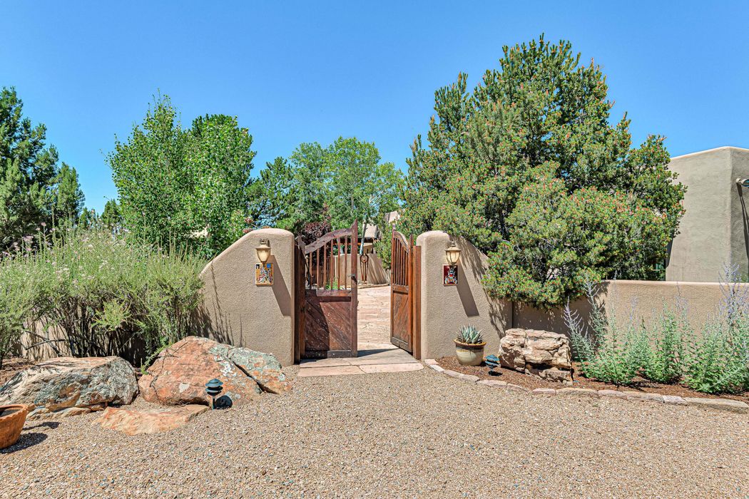 6 Blanket Flower Circle Santa Fe Nm 87506 Sotheby S