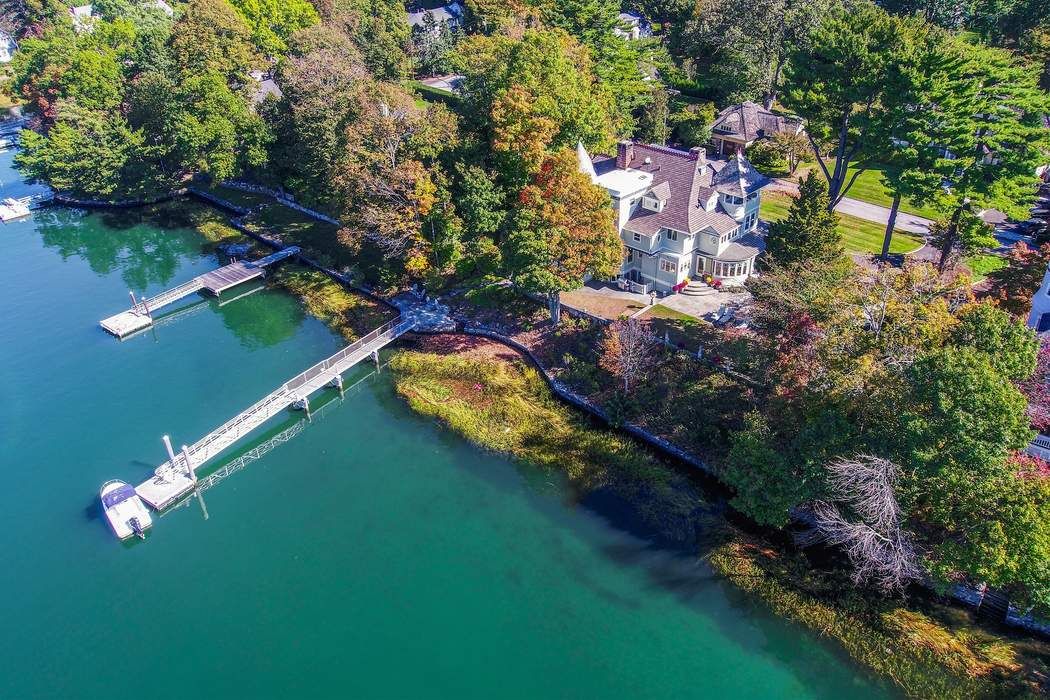 29 Glen Avon Drive, Riverside, CT 06878 Sotheby's International