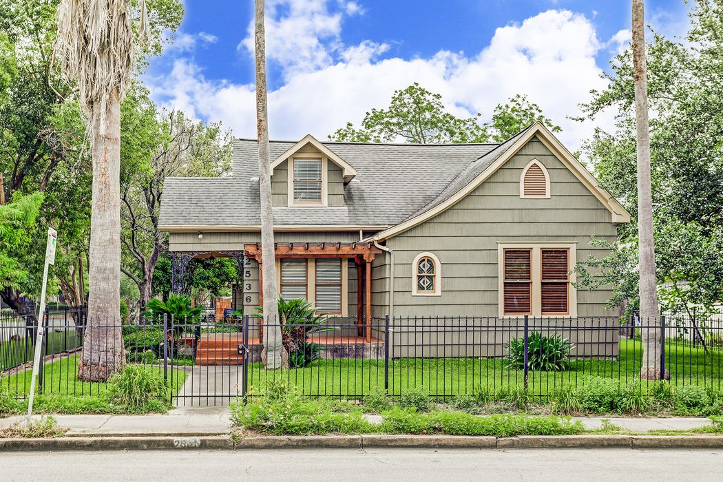 2536 White Oak, Houston, TX 77009 Martha Turner Sotheby's