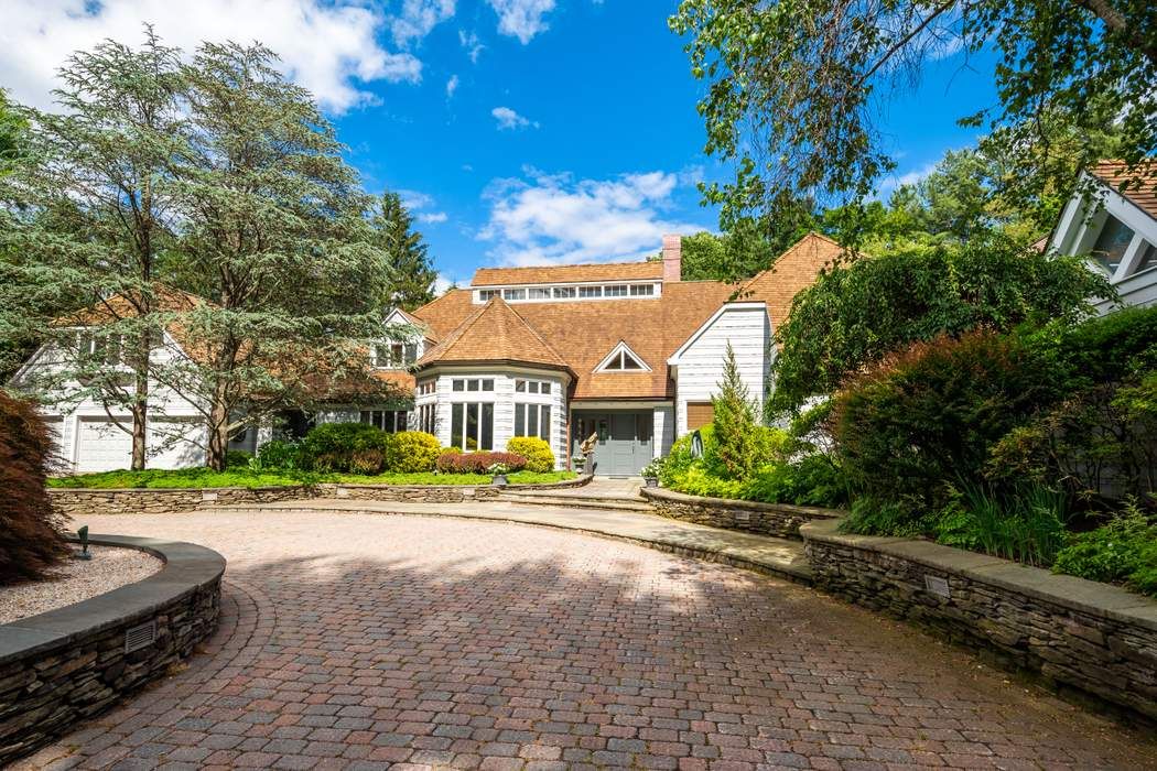 183 Round Hill Road, Greenwich, CT 06830 Sotheby's International