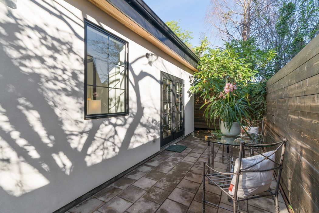 composition e of plus cod International Sotheby's  94609 Oakland, 627 Realty, , 59th St  Inc. CA