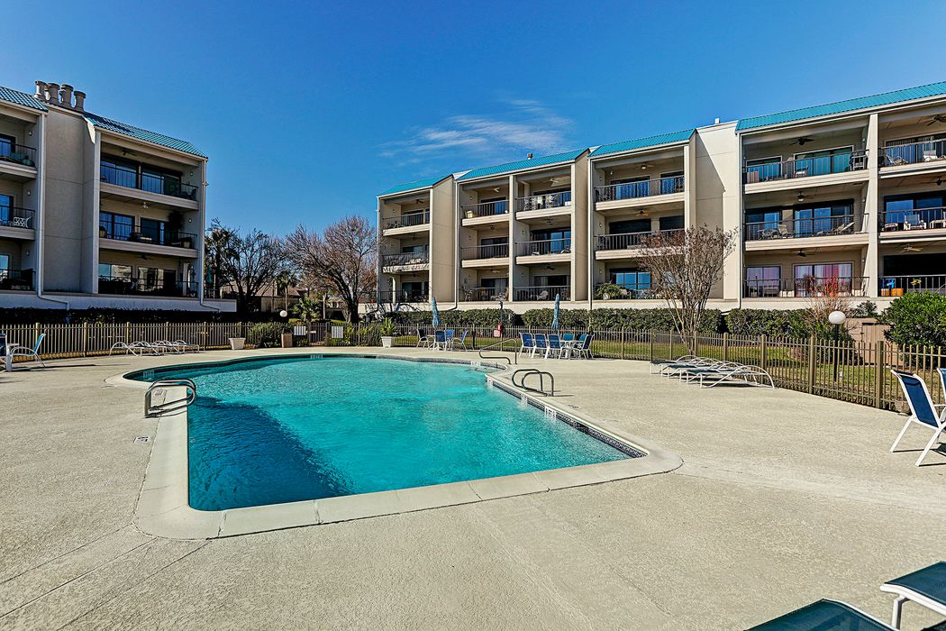 351 Lakeside Lane Unit 204, Nassau Bay, TX 77058 Martha Turner Sotheby's International Realty