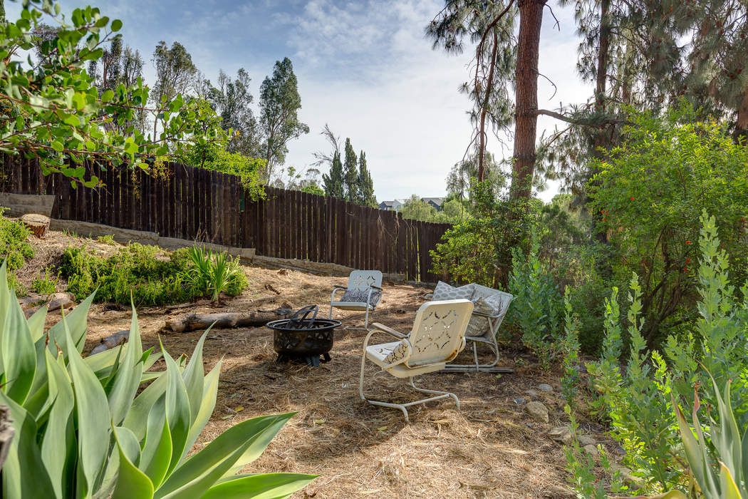 1942 Lemoyne Street, Los Angeles, CA 90026 Sotheby's International