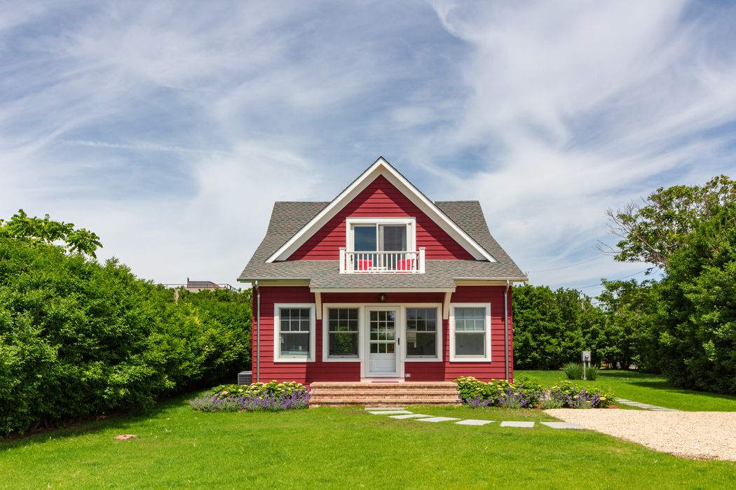 144 Town Line Road Red Cottage Sagaponack Ny 11962 Sotheby S