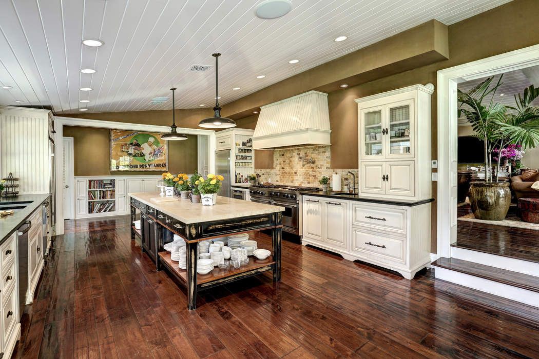 1262 Moraga Drive, Los Angeles, CA 90049 Sotheby's International