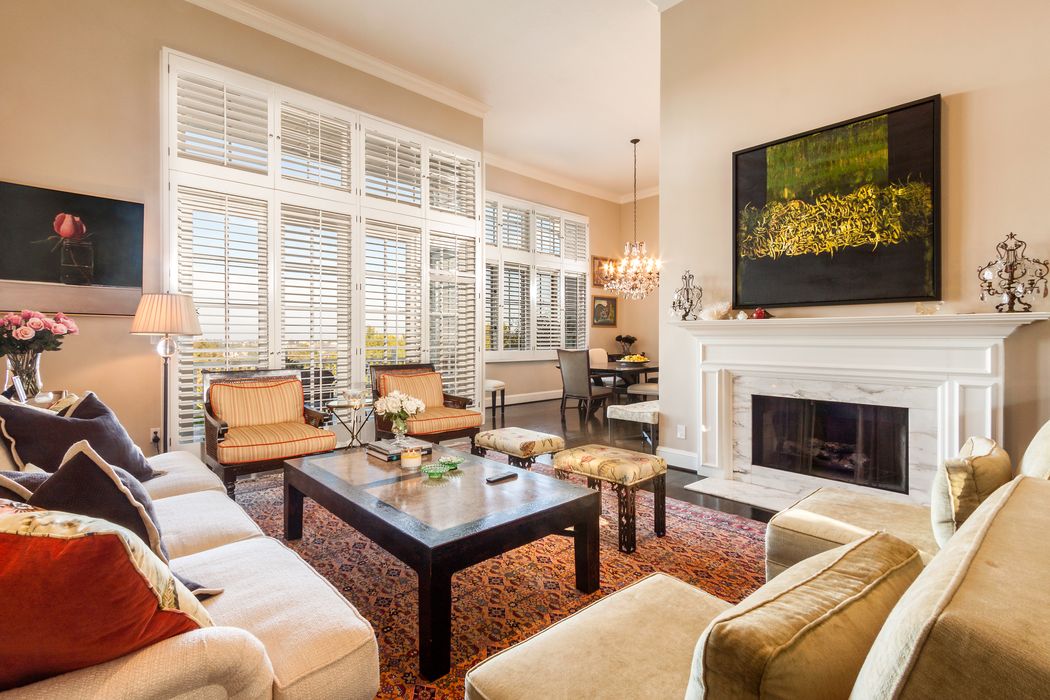 2204 The Terrace, Los Angeles, CA 90049 Sotheby's International