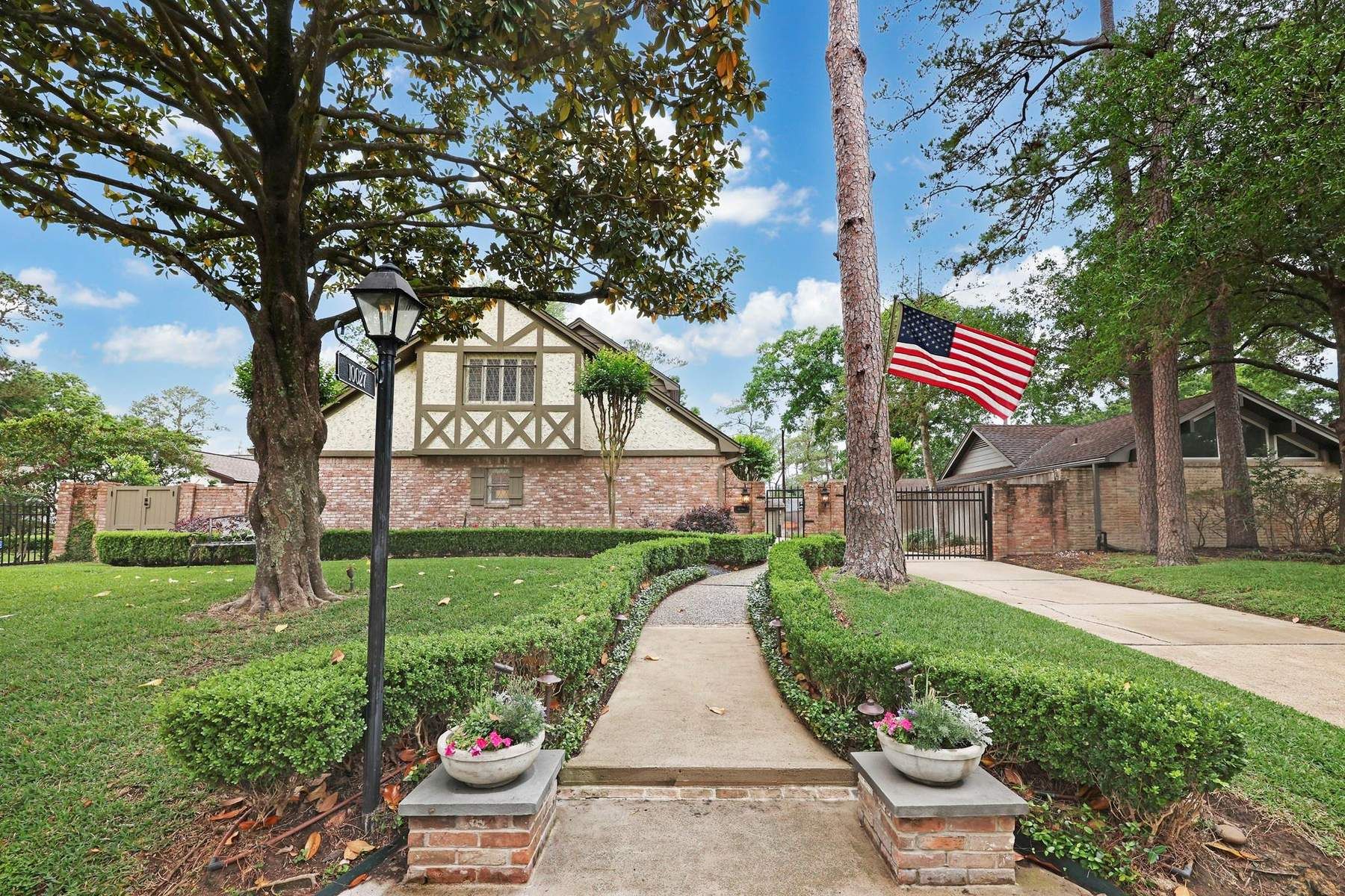 10027 Briar Drive, Houston, TX 77042