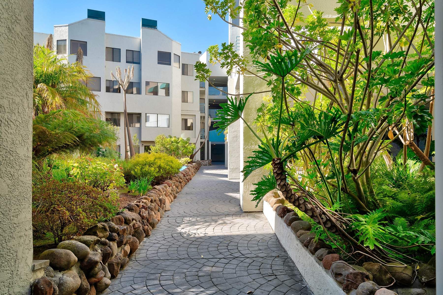 320 Peninsula Avenue #414