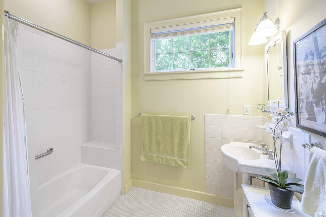 217 Windmill Lane, Southampton, NY 11968 Sotheby's International