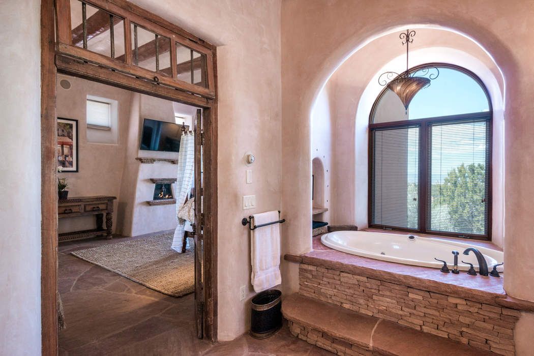 1062 Sierra Del Norte, Santa Fe, NM 87501 Sotheby's International