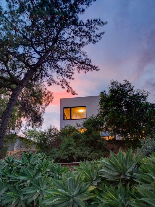 1942 Lemoyne Street, Los Angeles, CA 90026 Sotheby's International