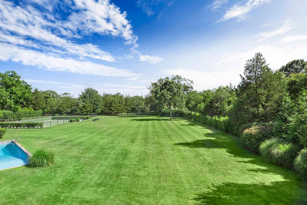 SUMMER IN SAGAPONACK Sagaponack, NY 11962 Sotheby's International Realty, Inc.