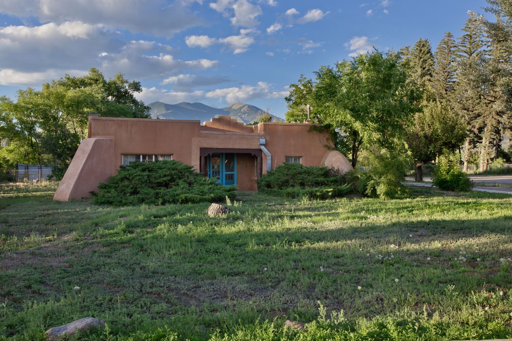 El Rancho De La Mariposa, Taos, NM 87571 Sotheby's International