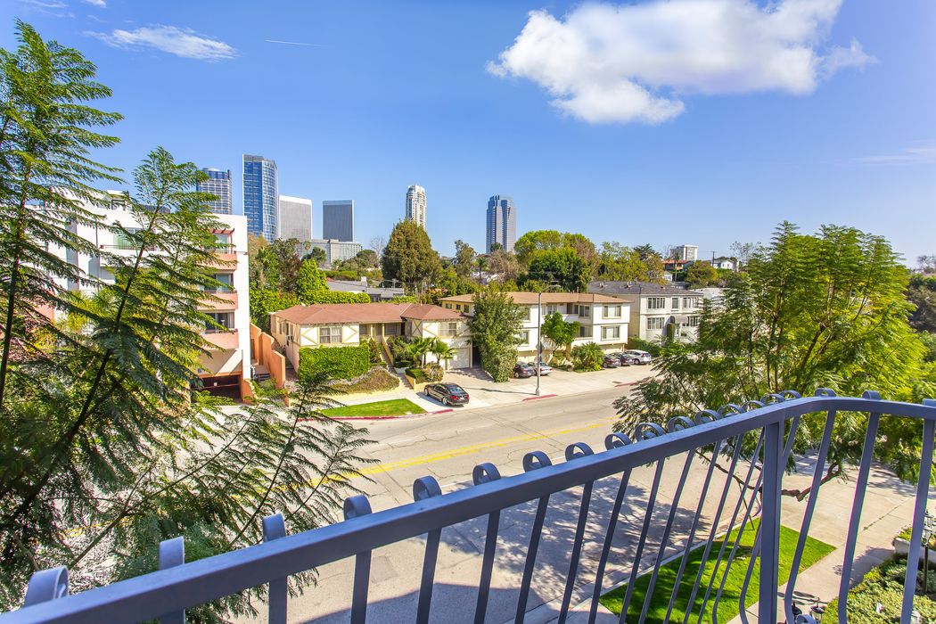 2025 south beverly glen boulevard unit 3d los angeles ca 90035