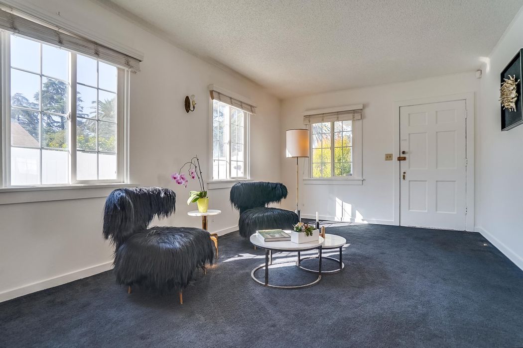 2134 El Sereno Avenue Altadena, CA 91001