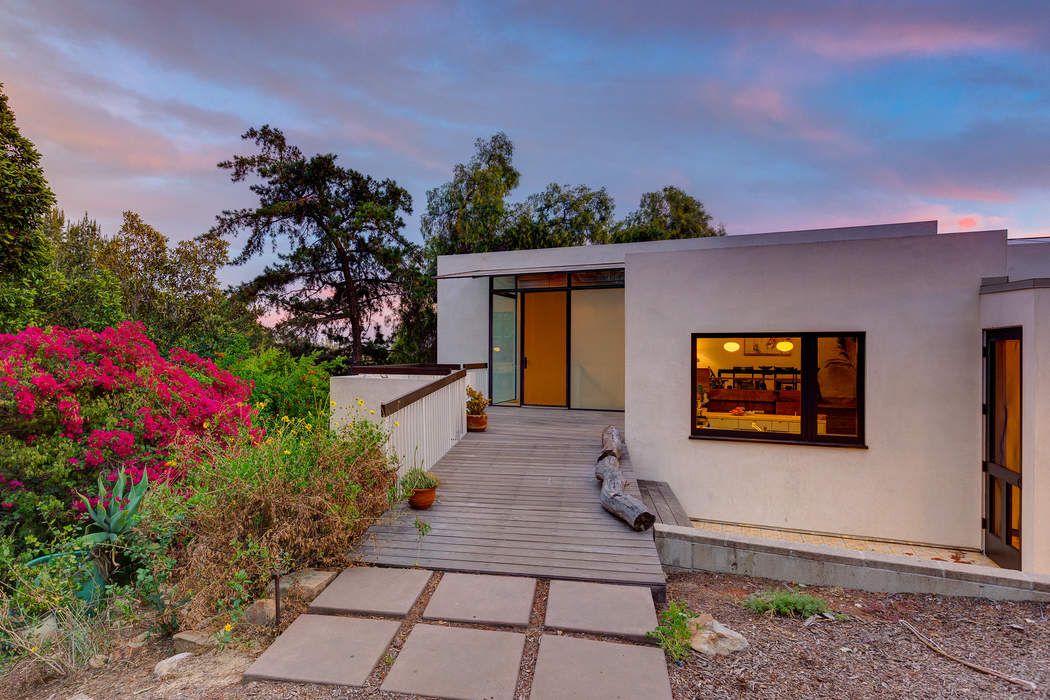 1942 Lemoyne Street, Los Angeles, CA 90026 Sotheby's International