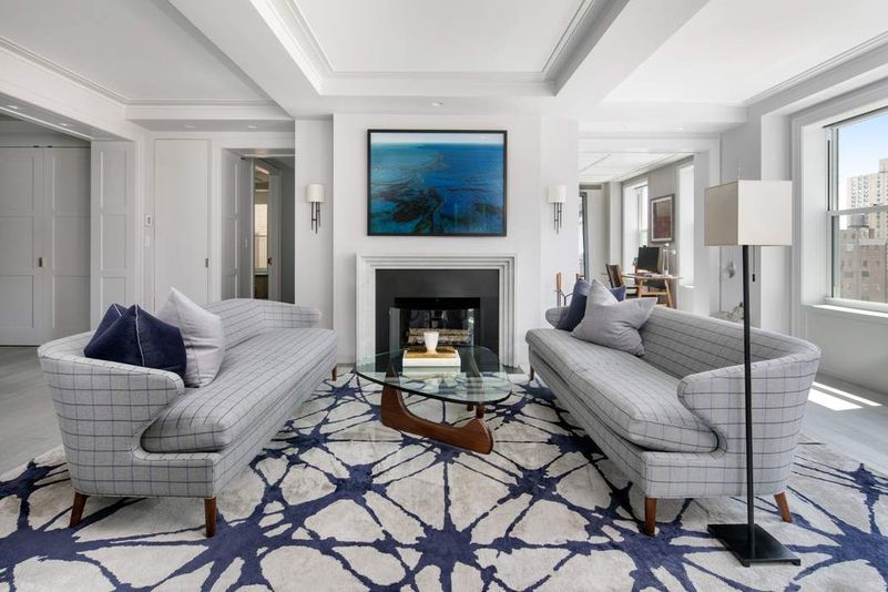 Laurie Silverman, SENIOR GLOBAL REAL ESTATE ADVISOR ASSOCIATE BROKER