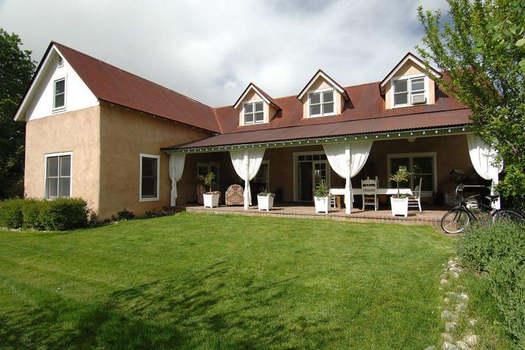 19 Arroyo Pequeno, Tesuque, NM 87506 Sotheby's International Realty, Inc.