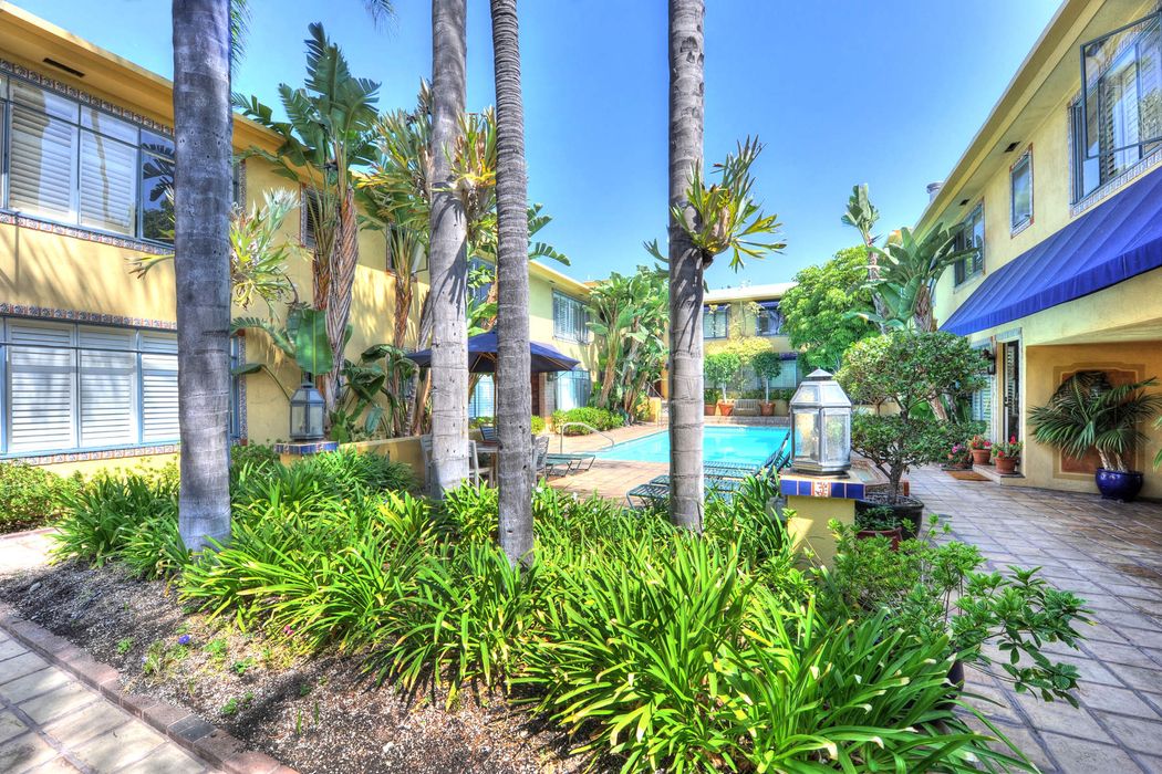 1615 North Laurel Avenue Unit 211, Los Angeles, CA 90046 Sotheby's