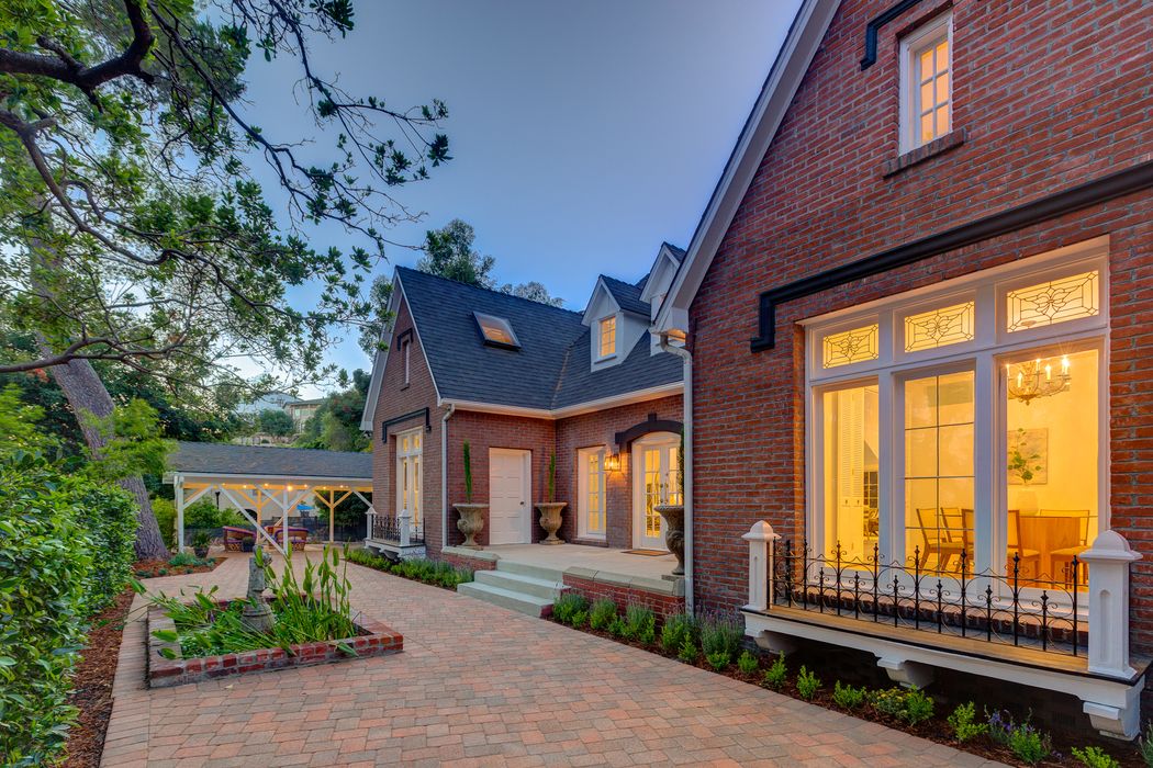 4151 Cromwell Avenue, Los Angeles, CA 90027 Sotheby's International